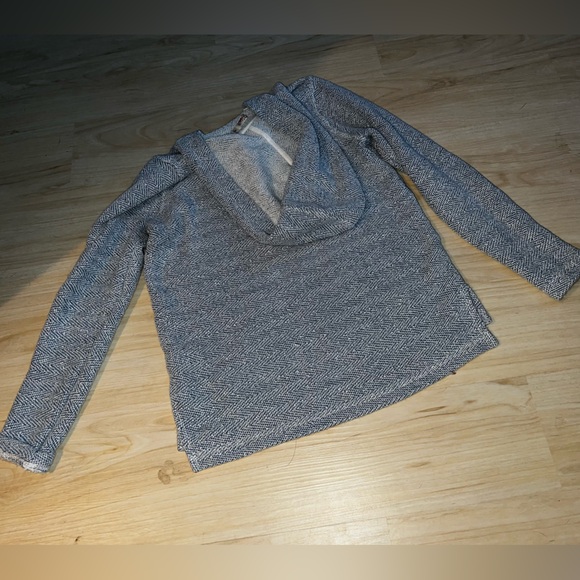 Faherty Seabrook Textured Poncho - Picture 8 of 9